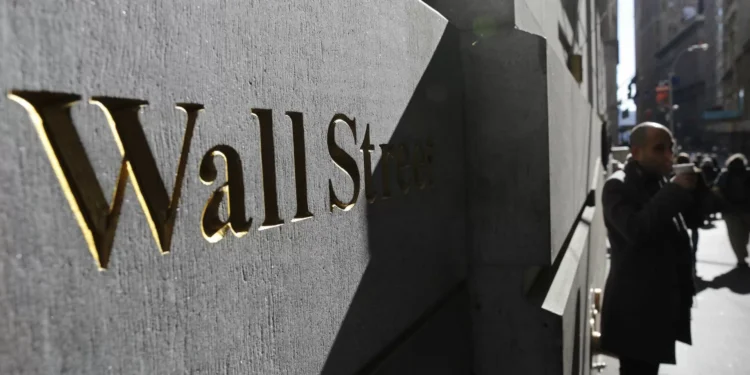 Wall Street fecha em alta com S&P500 e Dow a renovarem recordes da véspera