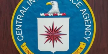 Ex-oficial da CIA é condenado a 10 anos de prisão por atuar como espião chinês