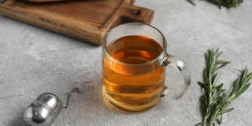 Tem mesmo de apostar neste chá. A planta é comum e encontra-se no mato