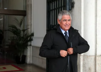 Vieira vai às lágrimas: “Candidato? Não. Destruíram a minha família”