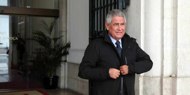 Vieira vai às lágrimas: “Candidato? Não. Destruíram a minha família”