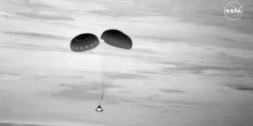 Sem astronautas, nave espacial Starliner da Boeing retorna à Terra