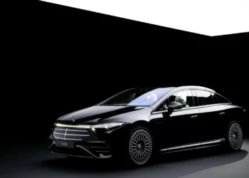 Mercedes-Benz testa bateria que supera os 1.000 km