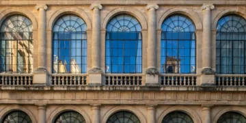 “A Importância da Política na Sociedade”