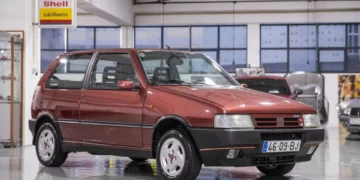 Este Fiat Uno Turbo i.e escapou às marcas do tempo e está à venda