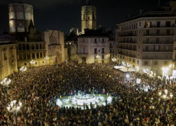 Milhares na rua em Valência para pedir demissão de Mazón