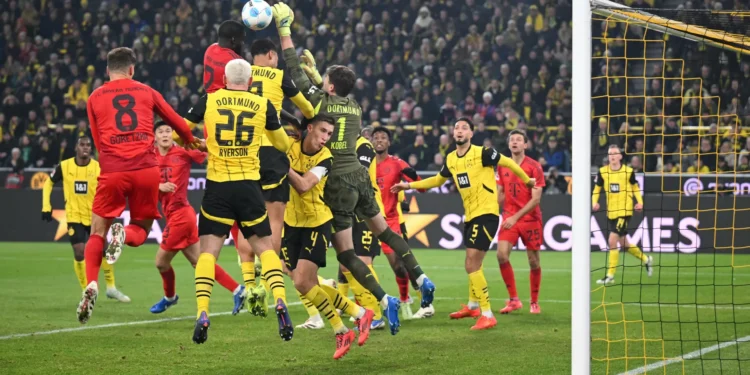 Borussia Dortmund ‘trava’ Bayern Munique e anima luta pelo pódio