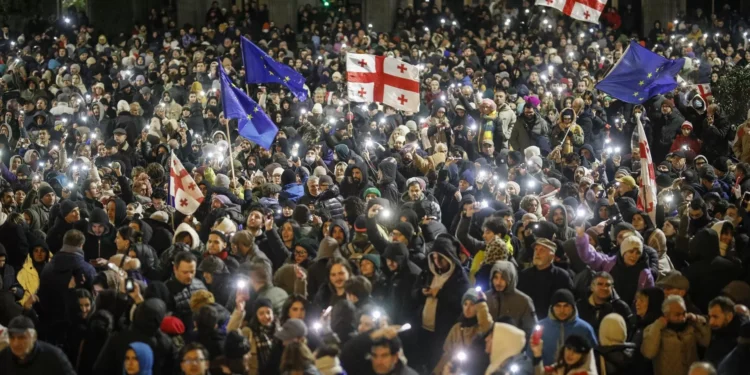 Governo da Geórgia abre “guerra com o povo” depois de suspender candidatura à UE