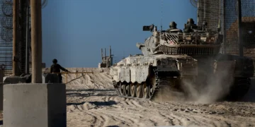 Bombardeio de Israel contra prédio em Gaza deixa dezenas mortos, dizem médicos