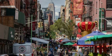 Atividade do setor de serviços dos EUA acelera e atinge maior nível em mais de 2 anos