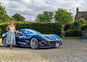 Tinha um anel de safira azul e quis um Ferrari… a combinar