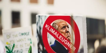 “Política: além do estereótipo, uma força transformadora”