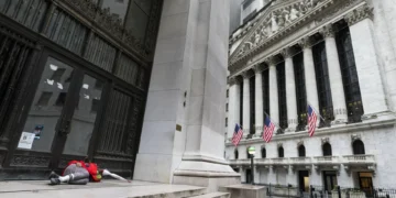 Wall Street fecha em alta após sessão mais curta