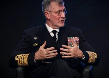 Marcelo condecora Gouveia e Melo