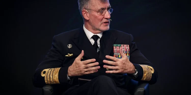 Marcelo condecora Gouveia e Melo