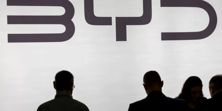 Mais de 160 chineses resgatados da escravatura em obras da BYD no Brasil