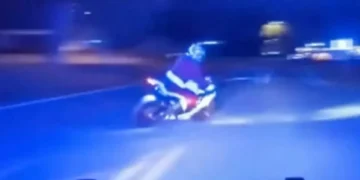 “Trenó na oficina”. Pai Natal motard a 193km/h consegue fugir à polícia