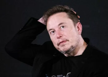 SpaceX de Elon Musk vale 332 mil milhões de euros