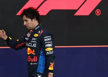 Oficial: Sergio Pérez deixa Red Bull seis meses após renovar contrato