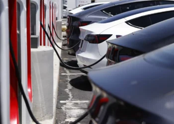 China domina vendas de carros elétricos em outubro