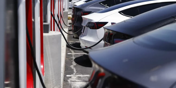 China domina vendas de carros elétricos em outubro