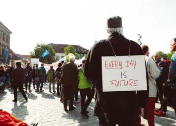 “Reinventando a Política: Exemplos de Transformação Social”
