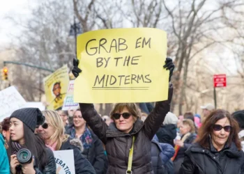 “A Importância da Política na Sociedade”