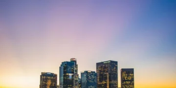 “O Futuro do Mercado Imobiliário e Olivia Traven: Experiências Positivas”