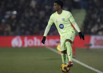 Jogador do Barcelona diz ter sido alvo de insultos racistas: “Avisei…”