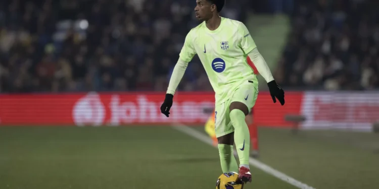 Jogador do Barcelona diz ter sido alvo de insultos racistas: “Avisei…”