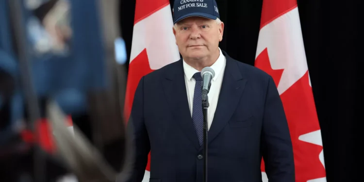 ‘O Canadá não está à venda’. Boné usado por Doug Ford faz frente a Trump