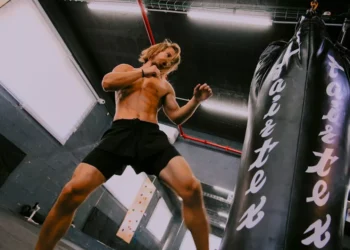 “Equilíbrio e Saú: A Importância do Corpo Forte”