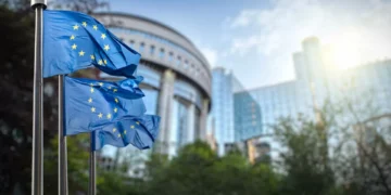 Bruxelas inicia na 3.ª feira diálogo com indústria siderúrgica na UE
