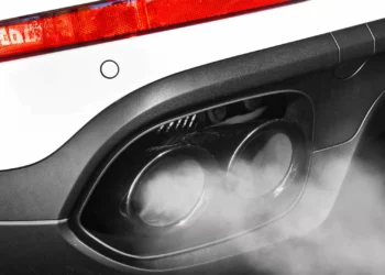 Atenção à cor do fumo no escape! Pode ter uma avaria grave