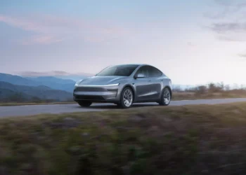 Já estão disponíveis novas versões do Tesla Model Y (e mais baratas)