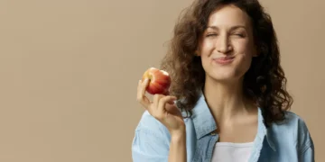 Nutricionista alerta para o erro mais básico de todos às refeições