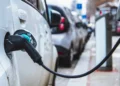 Vai poder pagar o carregamento de elétricos com cartão bancário