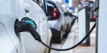 Vai poder pagar o carregamento de elétricos com cartão bancário