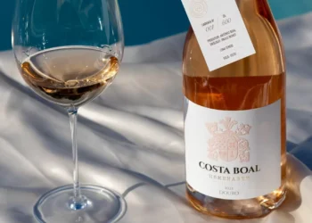 Conheça os dez melhores vinhos portugueses de 2024