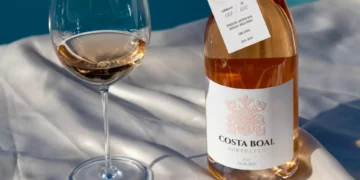 Conheça os dez melhores vinhos portugueses de 2024