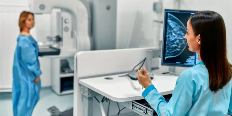 Quatro mulheres diagnosticadas com cancro da mama a cada minuto