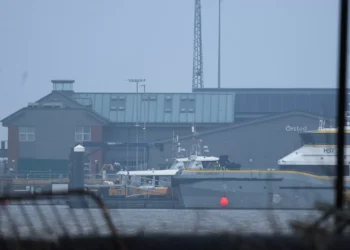 Um dos tripulantes de cargueiro português que colidiu com petroleiro continua desparecido