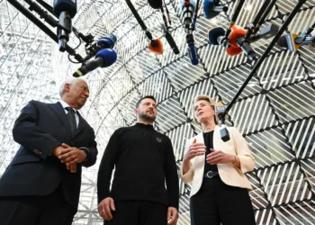 No arranque do Conselho Europeu, Von der Leyen insiste que a “UE tem de se saber defender”