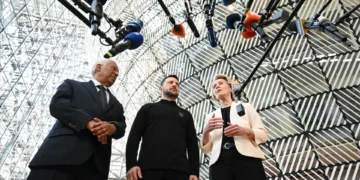 No arranque do Conselho Europeu, Von der Leyen insiste que a “UE tem de se saber defender”