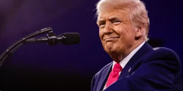 Trump revoga permissão temporária de permanência nos EUA de mais de 500 mil imigrantes