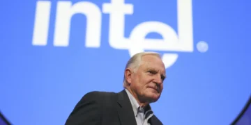 Ex-CEO da Intel sugere “despedir conselho e contratar” antigo líder