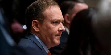 Líder da Agência de Proteção Ambiental dos EUA revoga dezenas de regulamentos