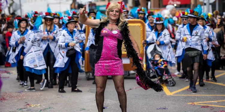 Torres Vedras entrega dossiê de candidatura do Carnaval a património mundial