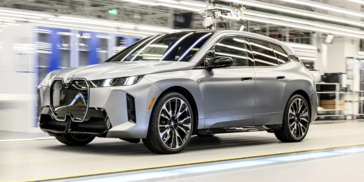 BMW iX já está a ser produzido na Alemanha