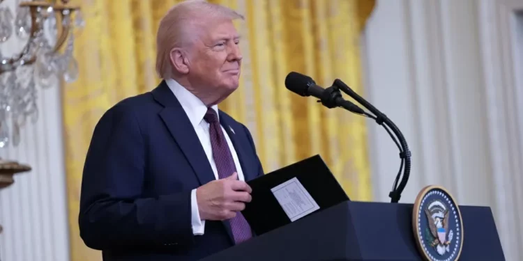 Trump conta que escreveu ao líder supremo do Irã para propor negociações sobre o programa nuclear